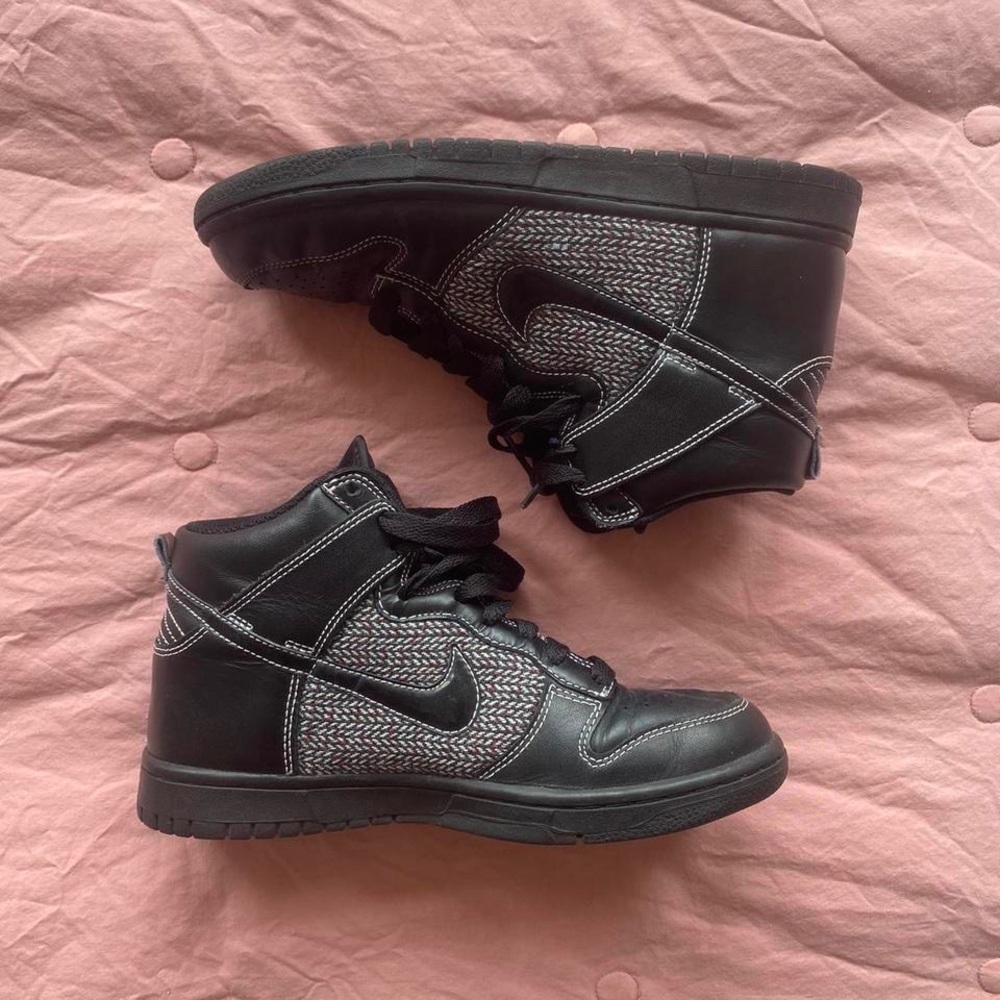 Deadstock patchwork Nike’s SIZE 7.5 🖤✨